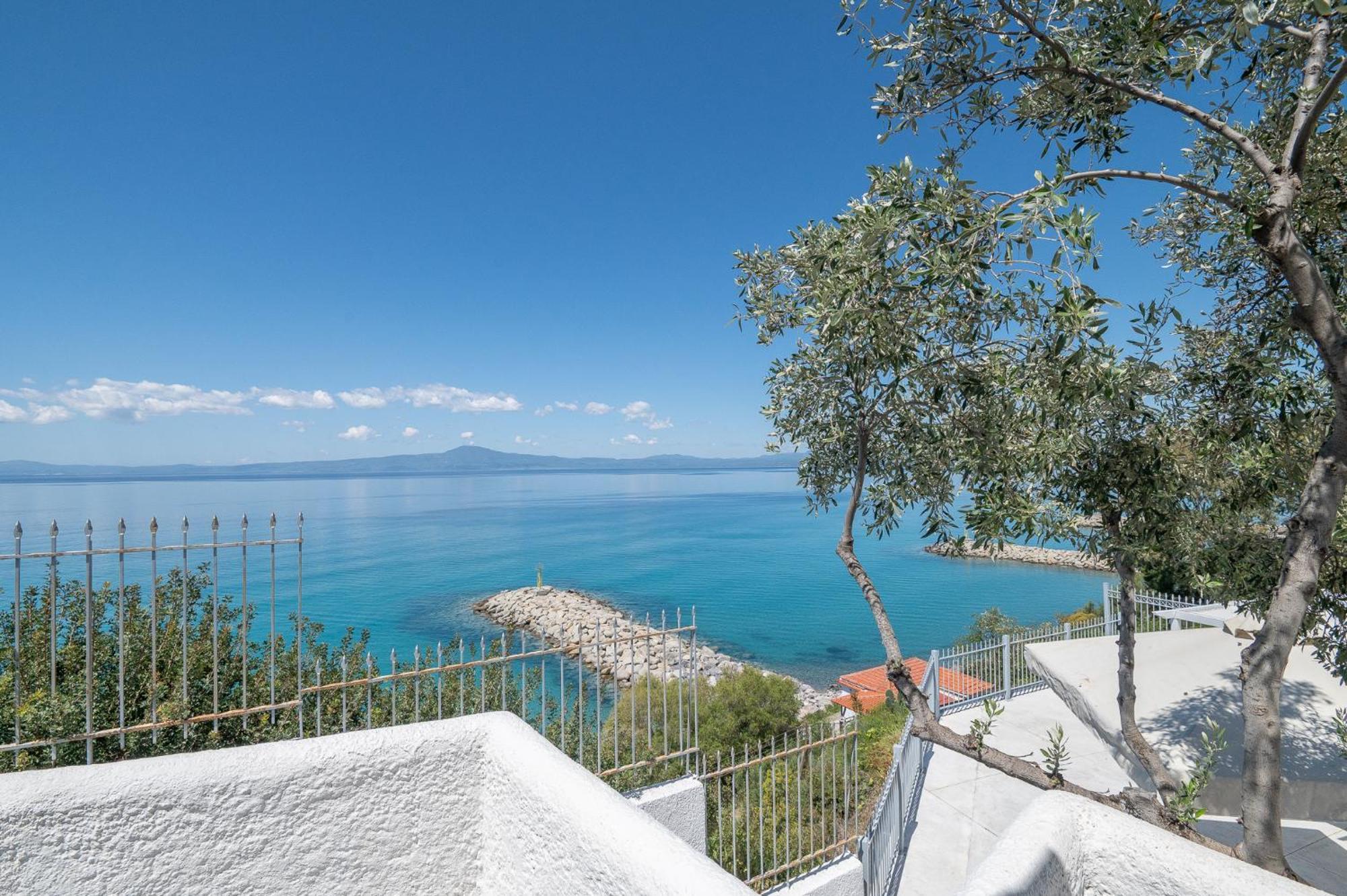 Pouletis Family Apartments - Akroyali Seaview Getaways Kalamáta Kültér fotó