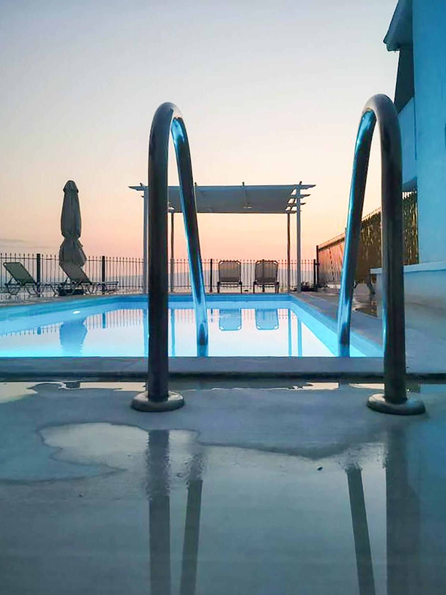 Pouletis Family Apartments - Akroyali Seaview Getaways Kalamáta Kültér fotó